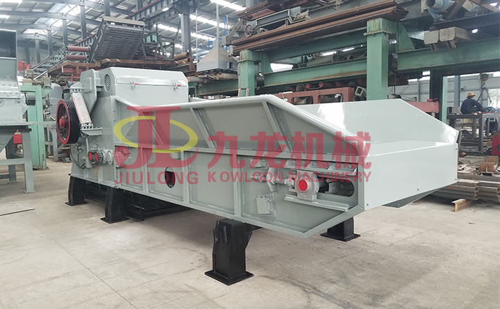 大型樹(shù)枝粉碎機(jī)